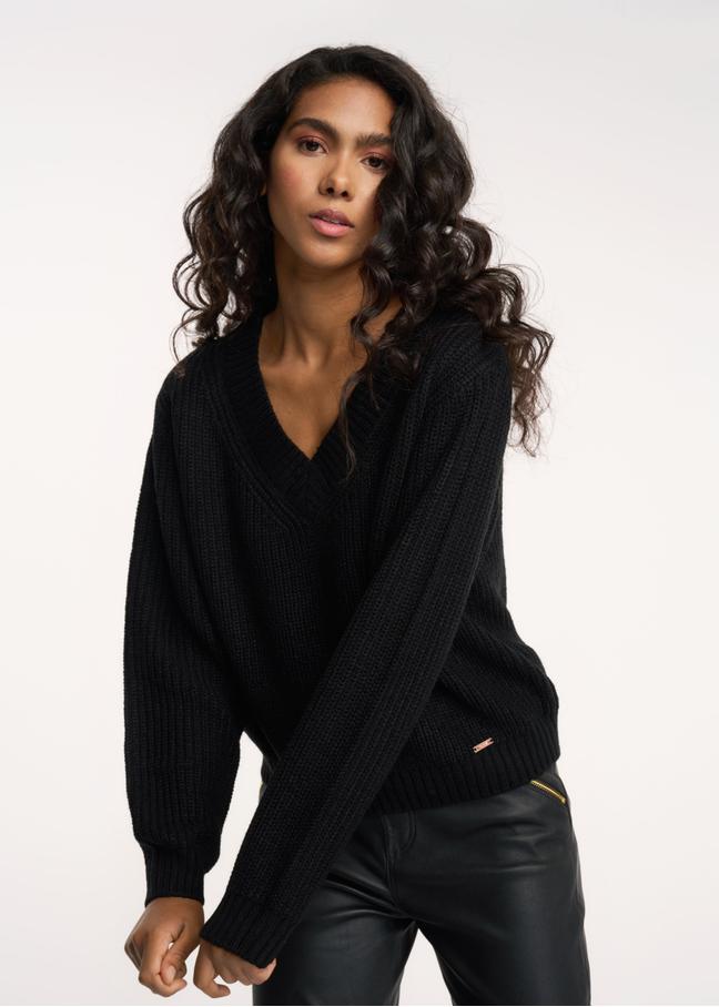 Camelowy sweter dekolt V damski